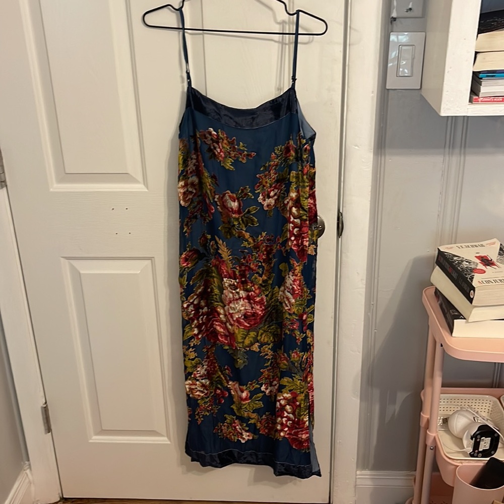 LIKE NEW BHLDN 👗CARLSON BURNOUT VELVET DRESS - Picture 3 of 3